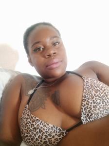 633718189: Chica busca chico en Barcelona