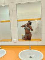 633718189: Chica busca chico en Barcelona