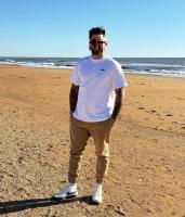 647830819: Chico busca chica en Sevilla