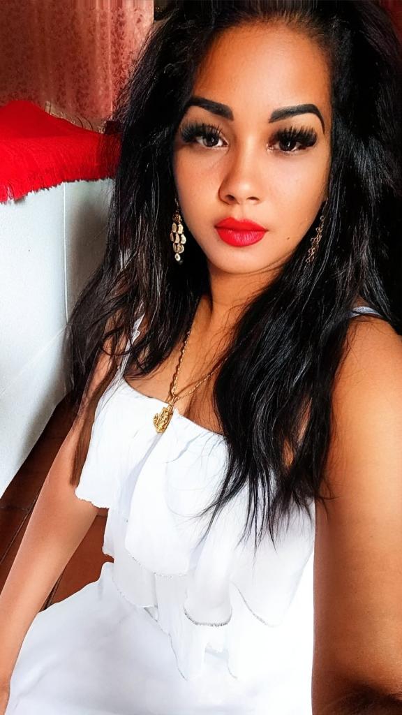 604113086: Chica busca chico en Málaga