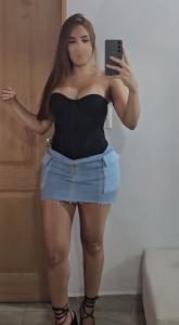 687066295: Chica busca chico en Sevilla