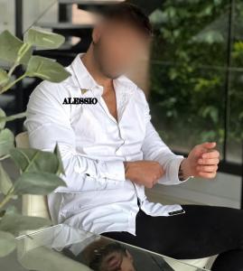 Chico busca chica en Sevilla: 