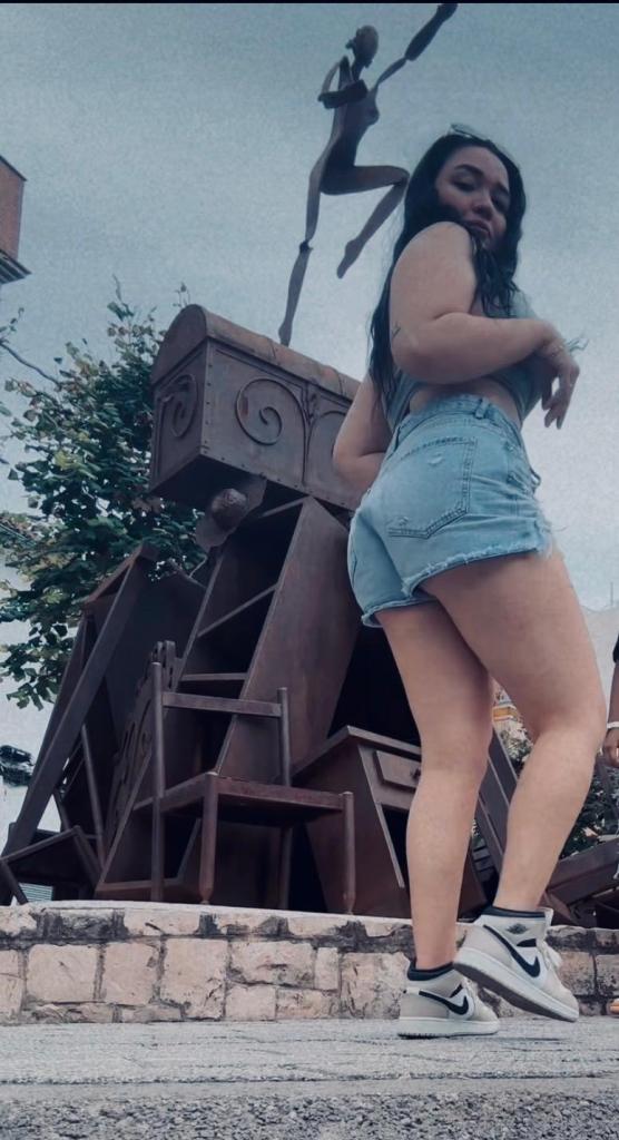 672915035: Chica busca chico en Valencia