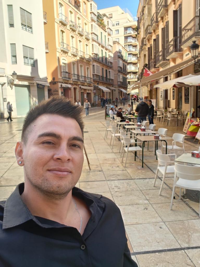 679034217: Chico busca chica en Málaga