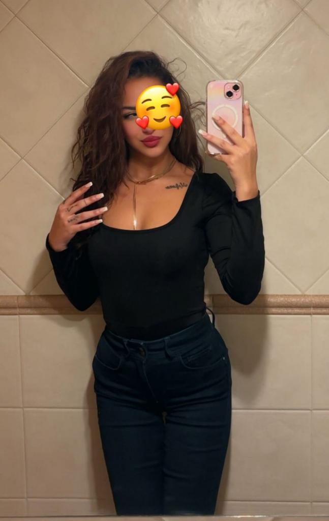 688394537: Chica busca chico en Madrid