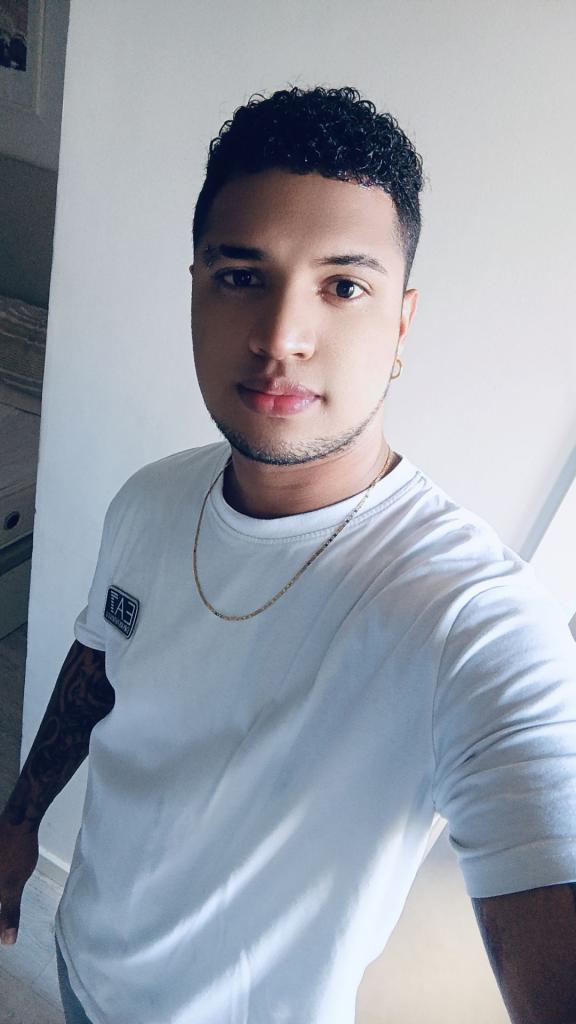 663496572: Chico busca chica en Valencia