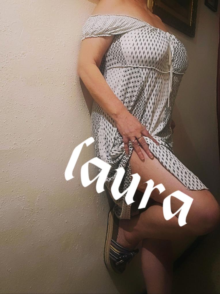 698493764: Chica busca chico en Gerona