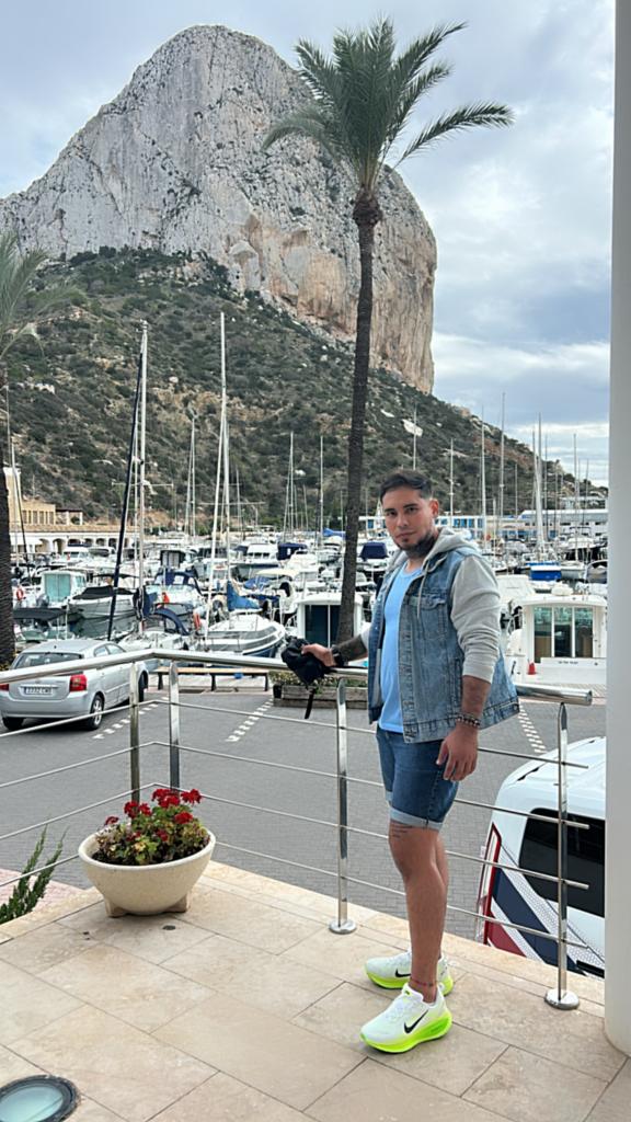 Chico busca chica en Sevilla: 