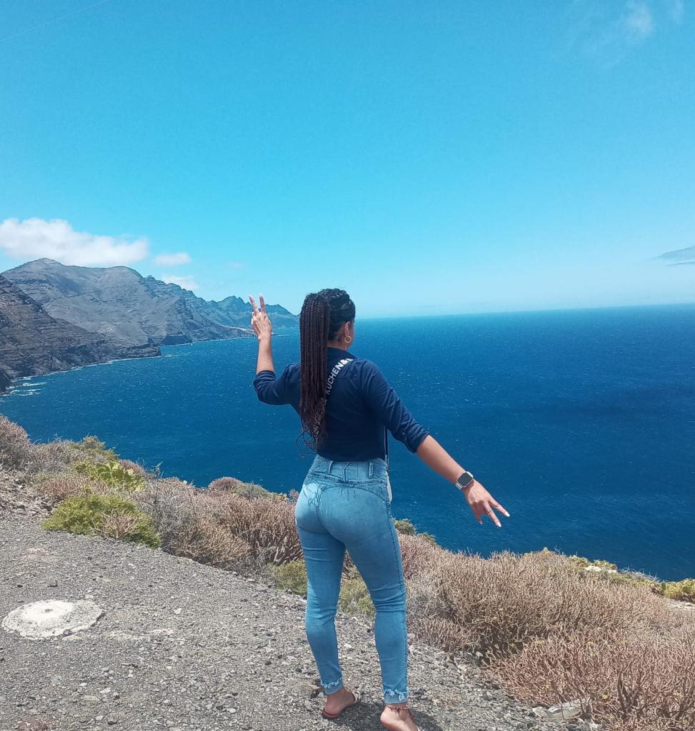 Chica busca chico en Tenerife: 