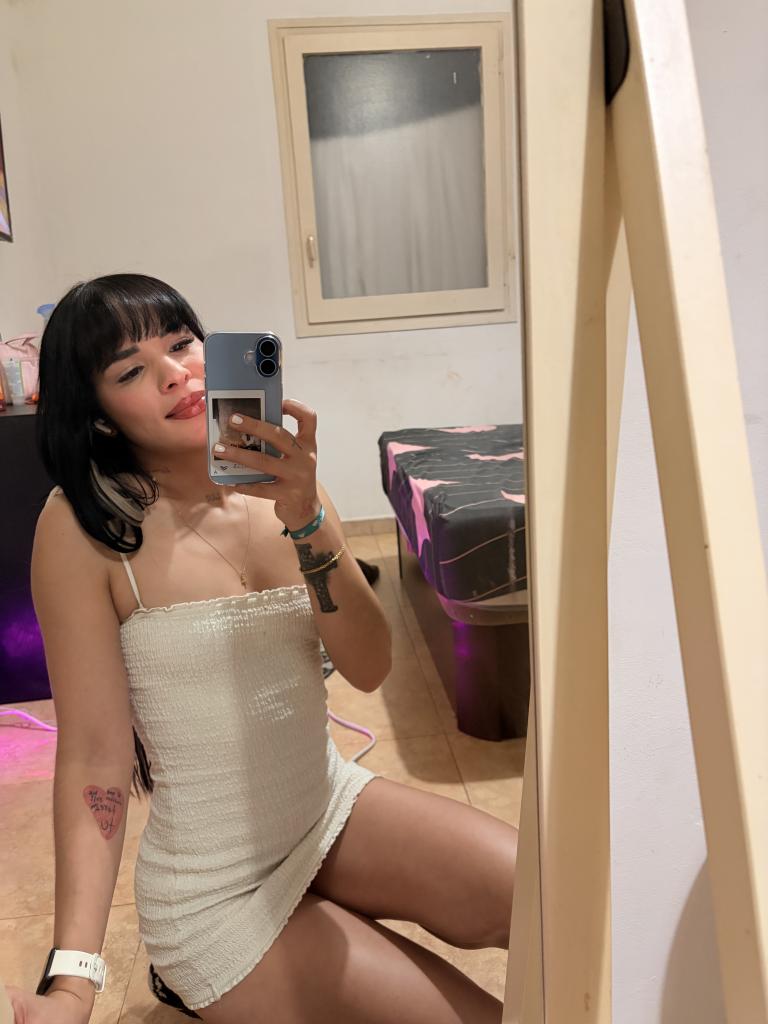 605768826: Chica busca chico en Barcelona