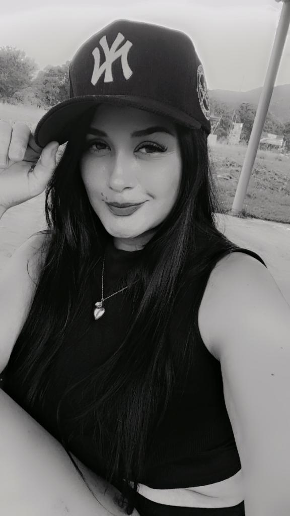 691155541: Chica busca chico en Sevilla