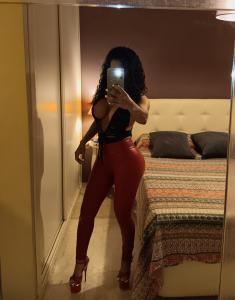 613858236: Chica busca chico en Cádiz