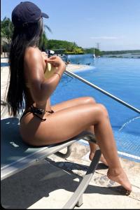 647649123: Chica busca chico en Málaga