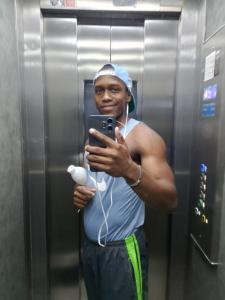 617513197: Chico busca chica en Barcelona