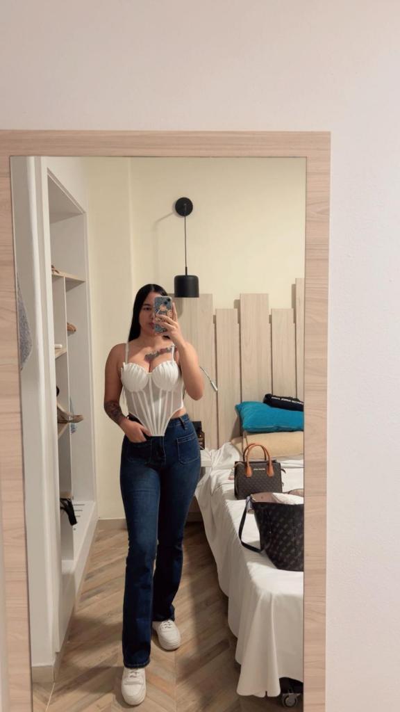 672985859: Chica busca chico en Ibiza