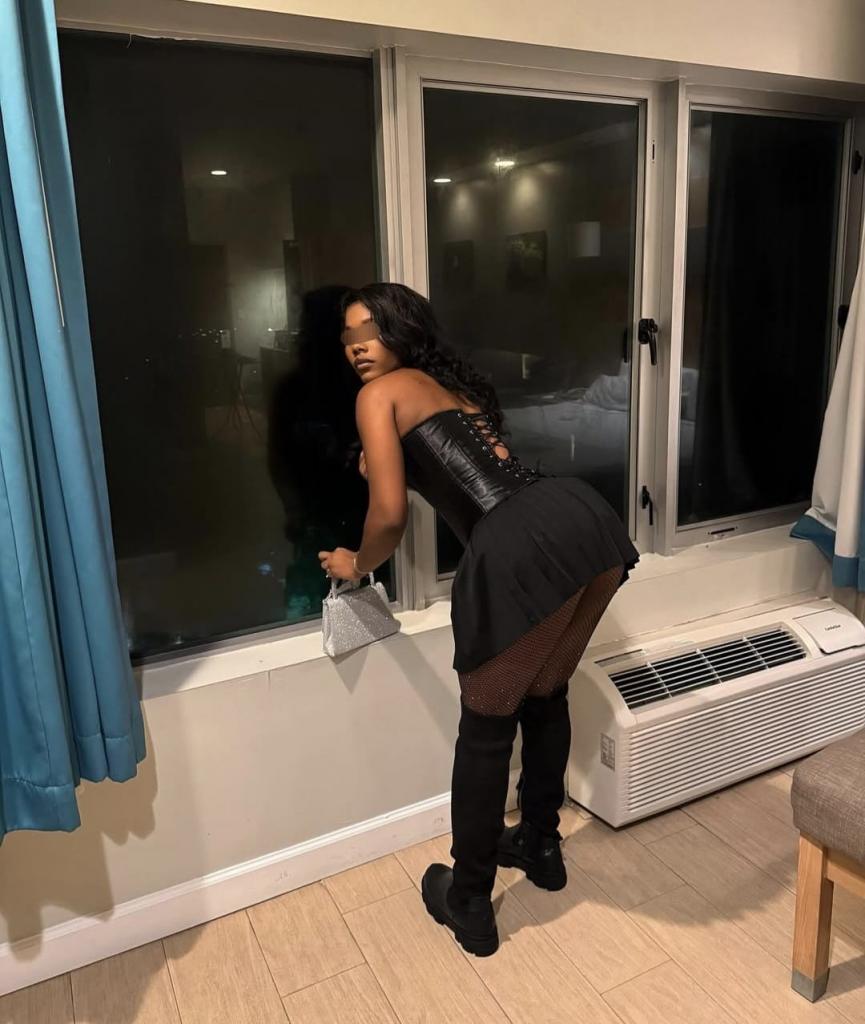 Chica busca chico en Tenerife: 