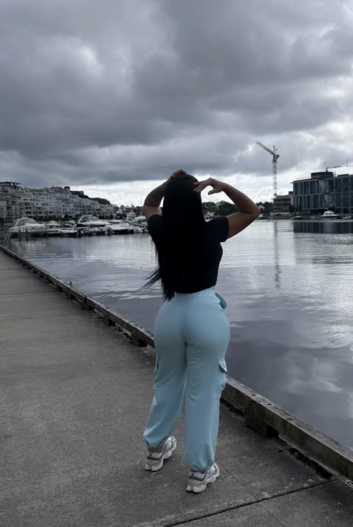 617415806: Chica busca chico en Sevilla