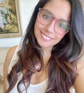 697734316: Chica busca chico en Sevilla