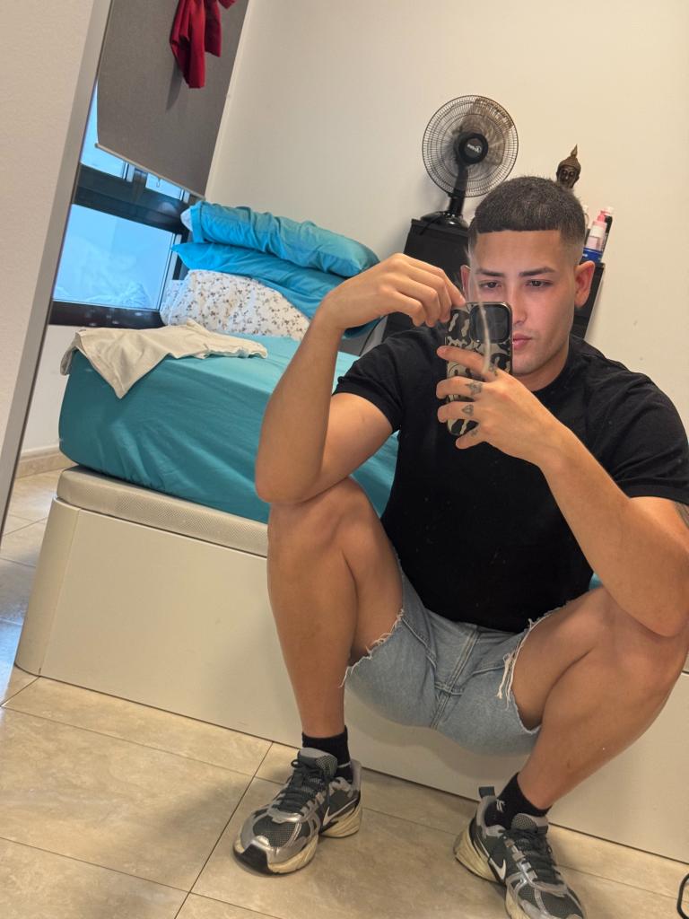 Chico busca chica en Málaga: 