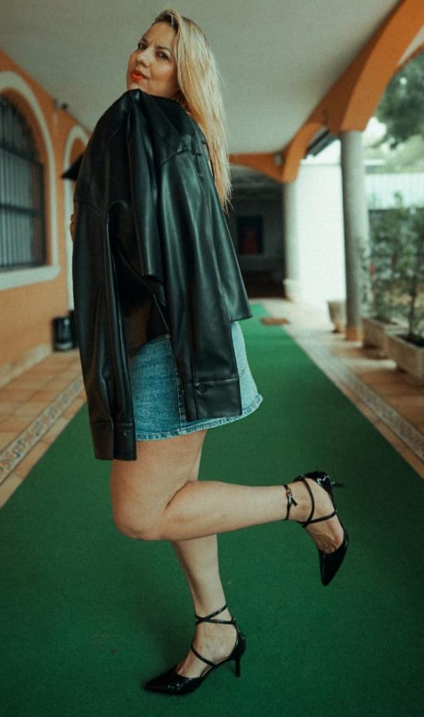 685288491: Chica busca chico en Orense