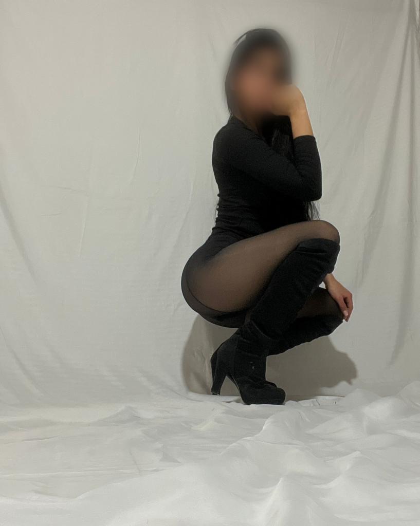 697537672: Chica busca chico en Madrid