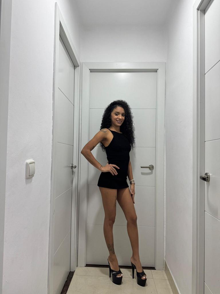 647163074: Chica busca chico en Málaga