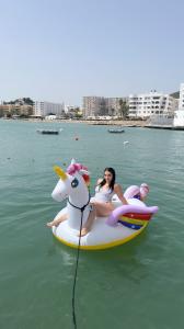 Chica busca chico en Ibiza: 