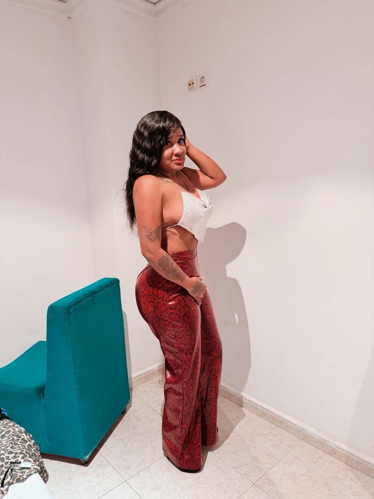 696181217: Chica busca chico en Huelva