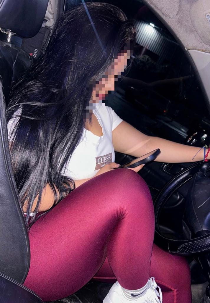 663124314: Chica busca chico en Sevilla