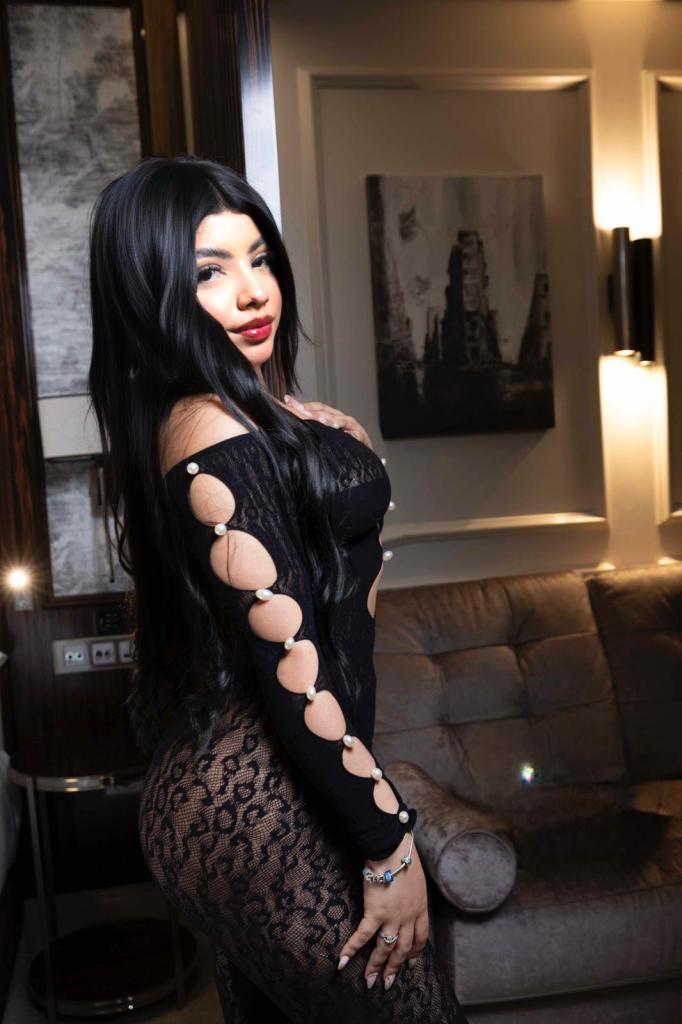 604374286: Chica busca chico en Madrid