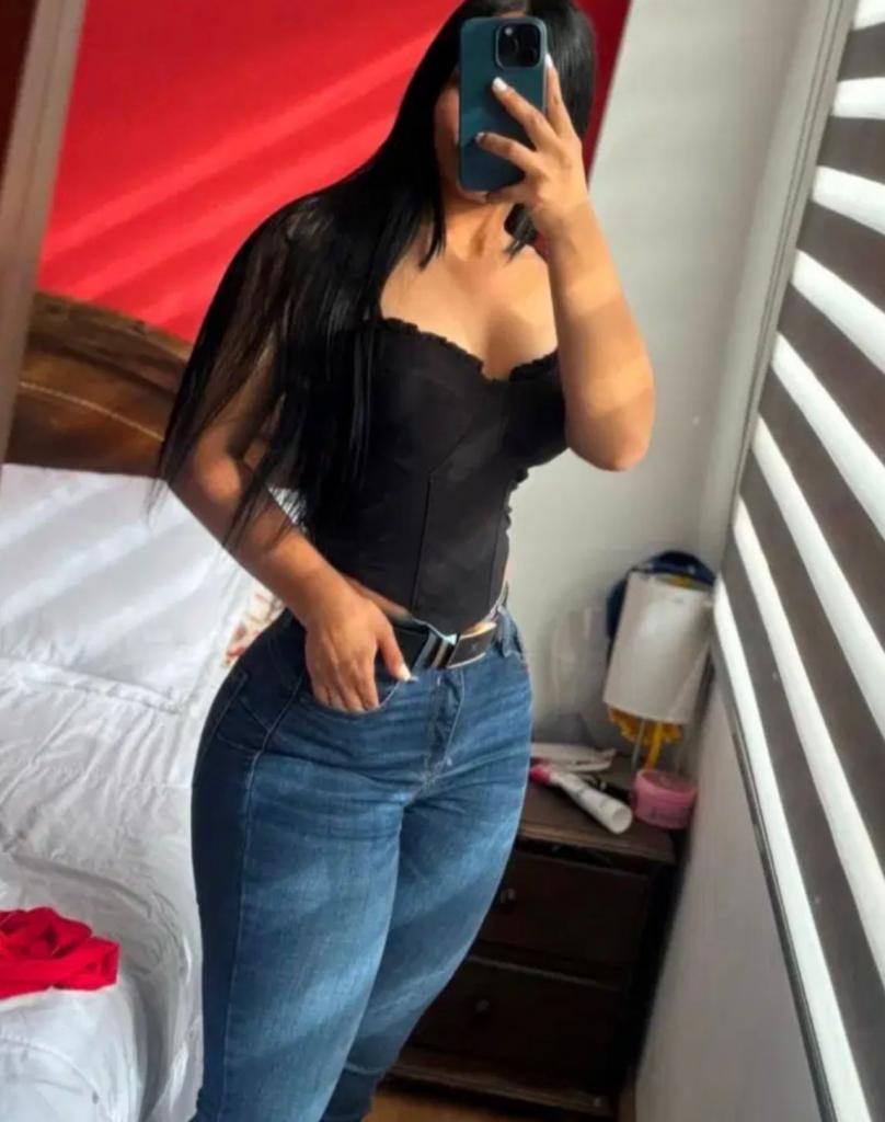 658094757: Chica busca chico en Granada
