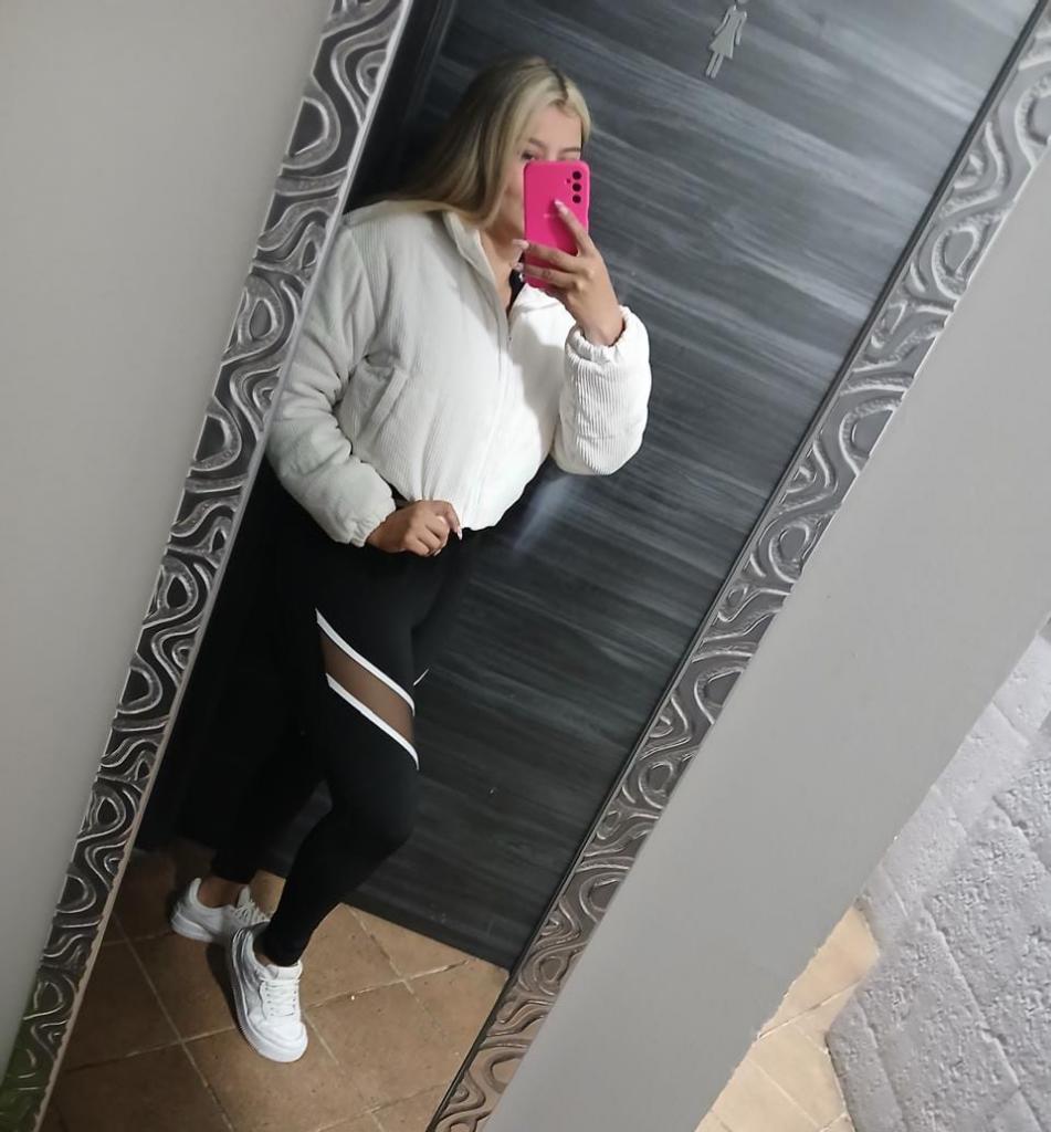 607024370: Chica busca chico en Barcelona