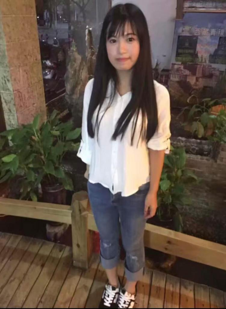 695118431: Chica busca chico en Barcelona