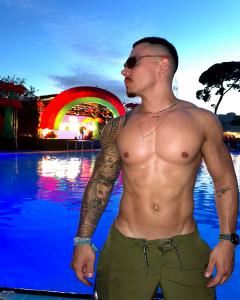 Chico busca chica en Sevilla: 