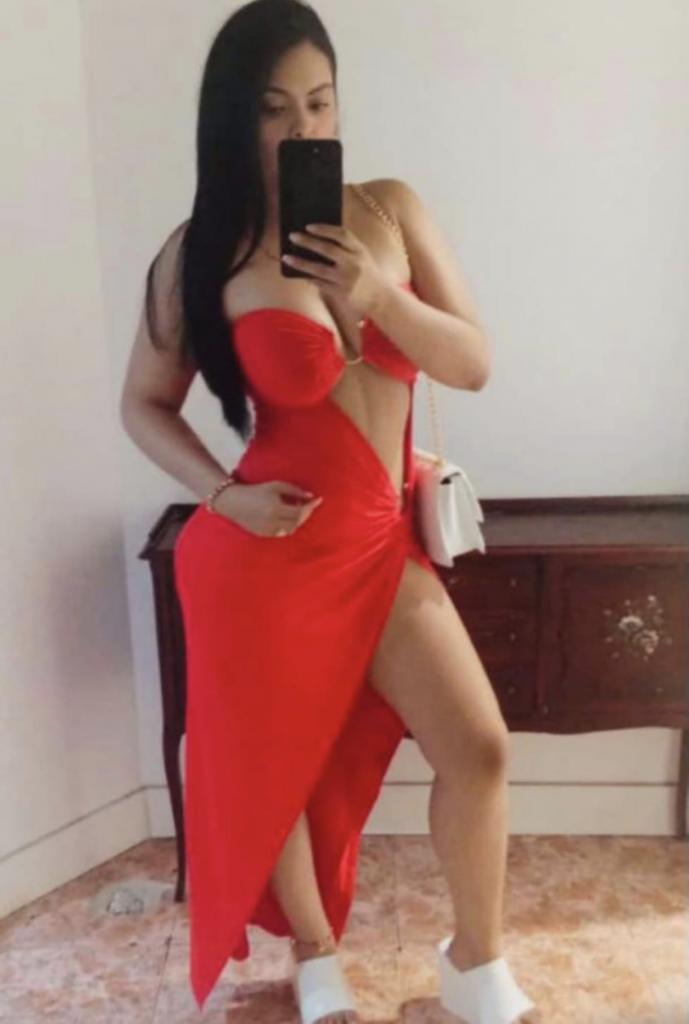 Chica busca chico en Alicante: Chica busca chico