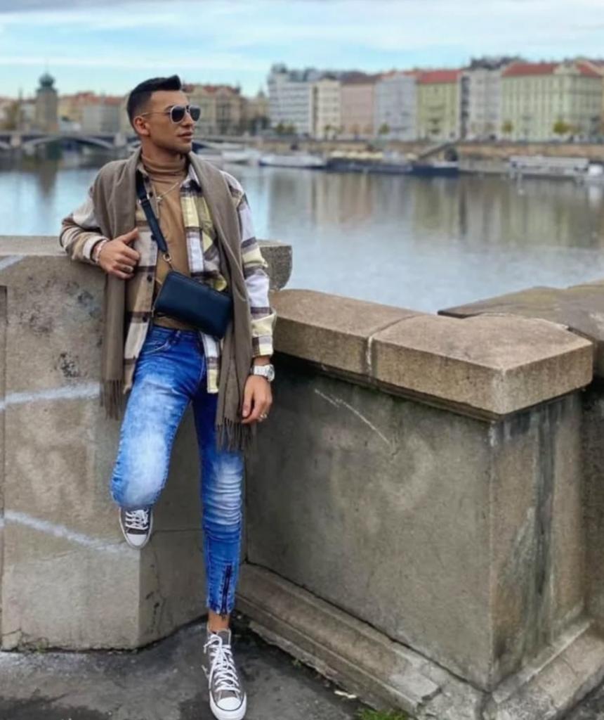 617115120: Chico busca chica en Cádiz