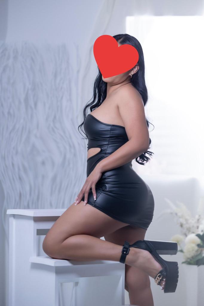 635447079: Chica busca chico en Gerona