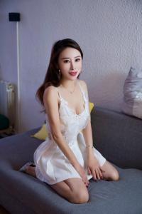 663431635: Chica busca chico en Barcelona