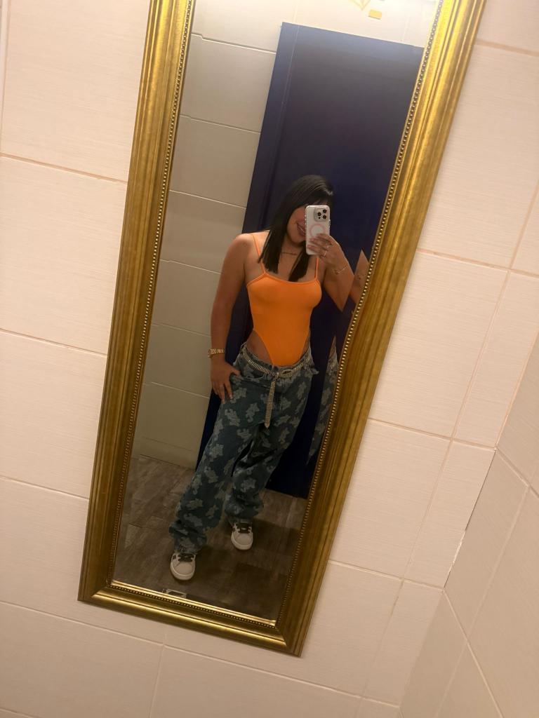 Chica busca chico en Almería: 