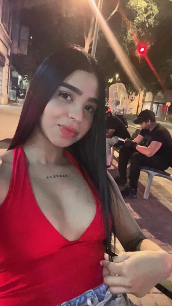 624425314: Chica busca chico en Barcelona