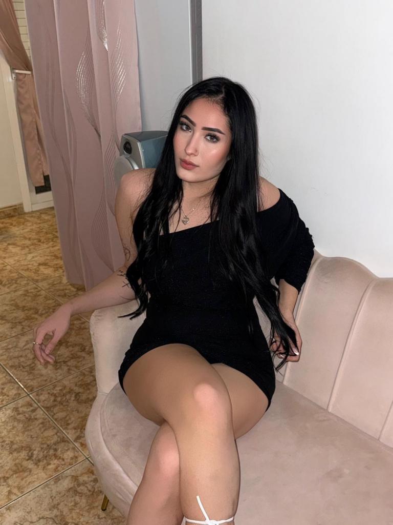 Chica busca chico en Ibiza: Chica busca chico