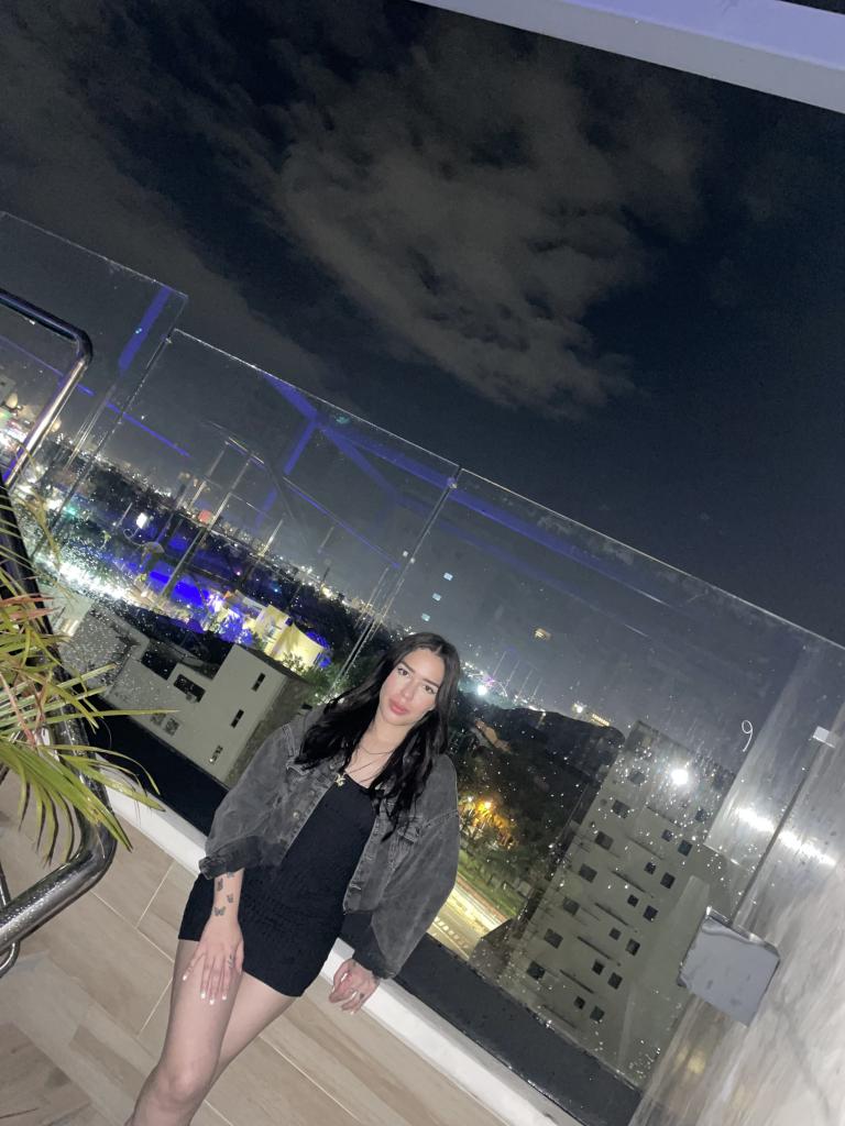 674988319: Chica busca chico en Ibiza