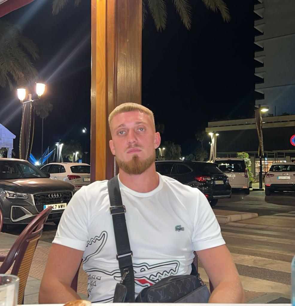 Chico busca chica en Málaga: 