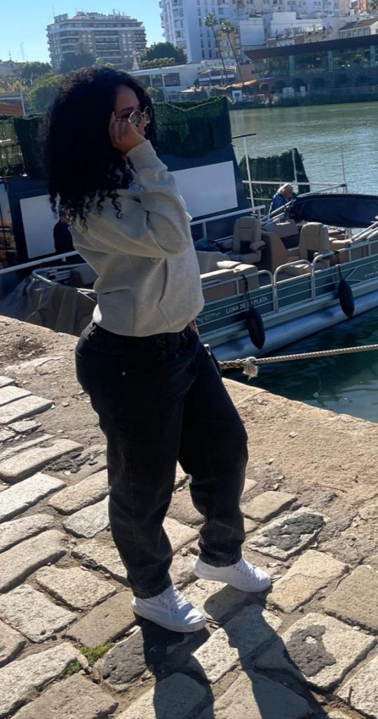 Chica busca chico en Sevilla: 