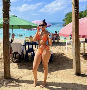 672528885: Chica busca chico en Pontevedra