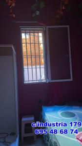 695486874: Chica busca chico en Barcelona