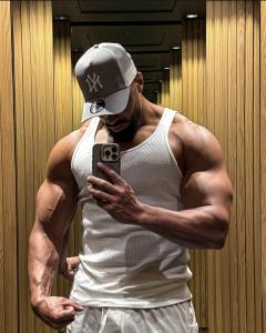 671854137: Chico busca chica en Málaga