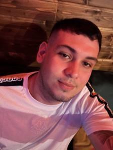 672131841: Chico busca chica en Sevilla