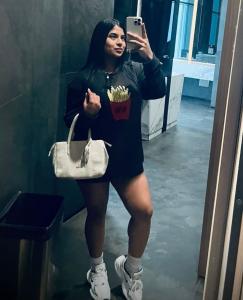 607644561: Chica busca chico en Murcia