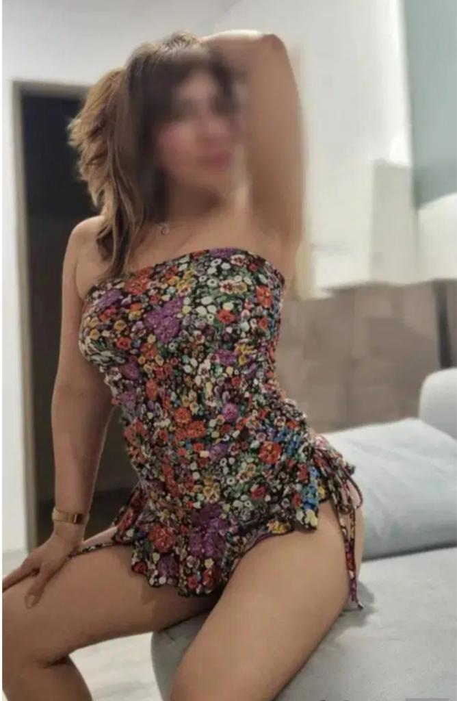 631717845: Chica busca chico en Barcelona